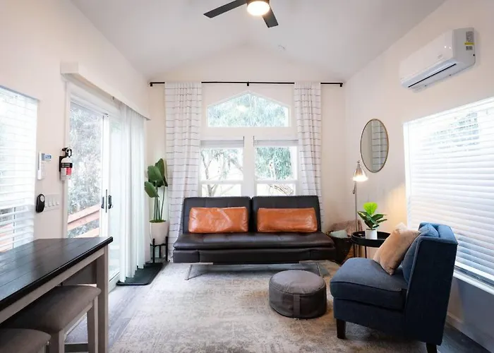 Peaceful Tiny Home With Two Queens And Loft