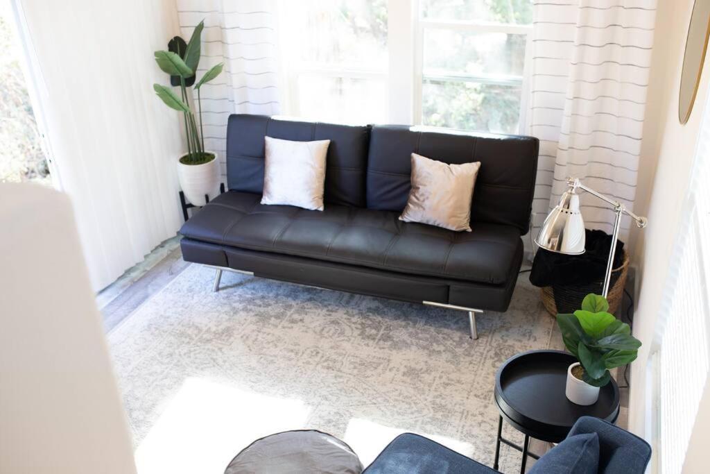Peaceful Tiny With Two Queens And Loft Ferienhaus